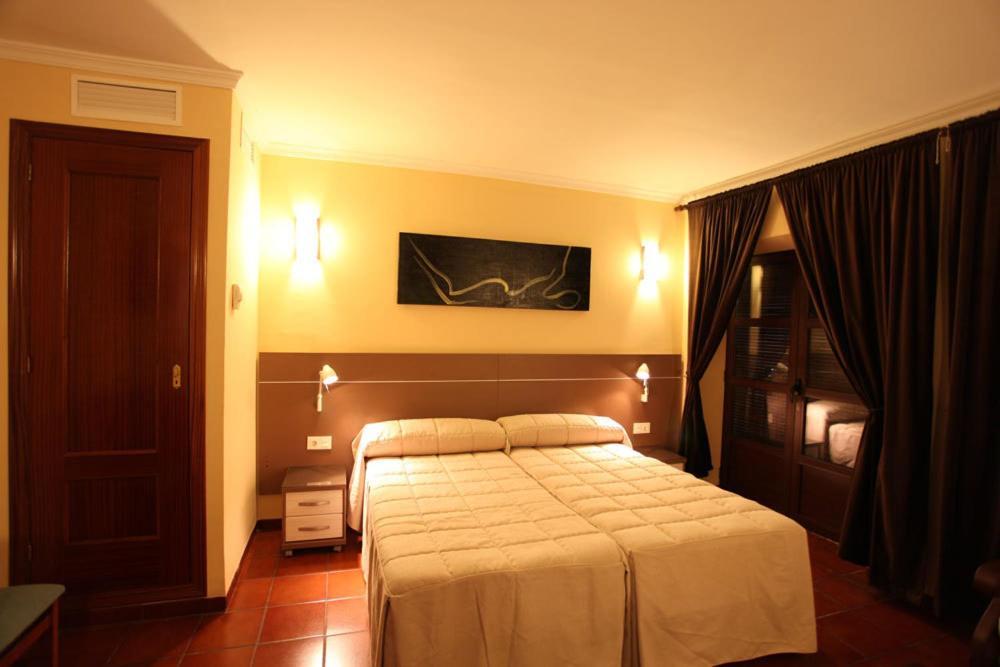 Hostal Zurbaran Llerena Extérieur photo