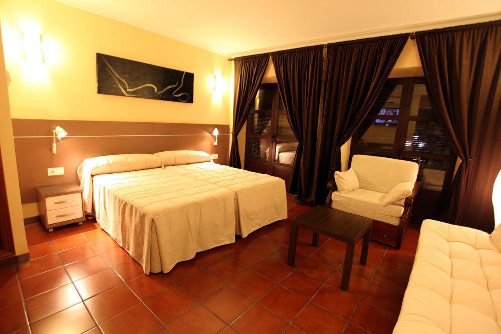 Hostal Zurbaran Llerena Extérieur photo